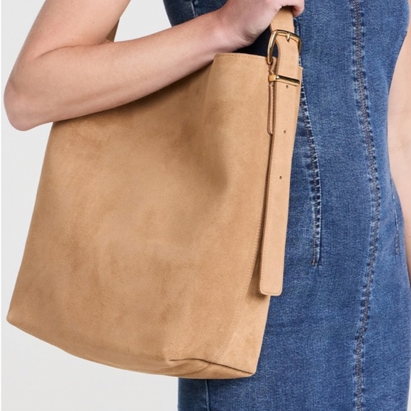 Madewell Handbags - Madewell Essential Bucket Tote